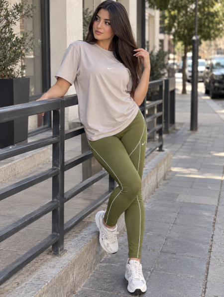 تايتس وبلوزه نايك قطن